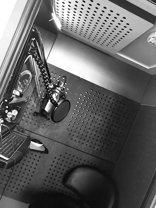 The inside of my padded cell - my trusty Studio Bricks booth.